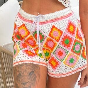 Rebellion Kai crochet shorts high rise colorful
print white pull on large